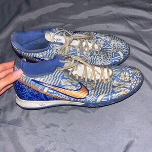 Men’s sports shoes